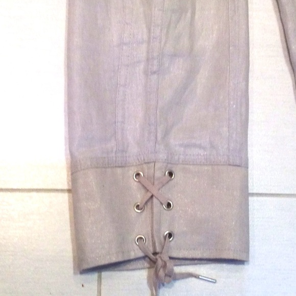 Jane & John Linen Capris - Picture 2 of 9